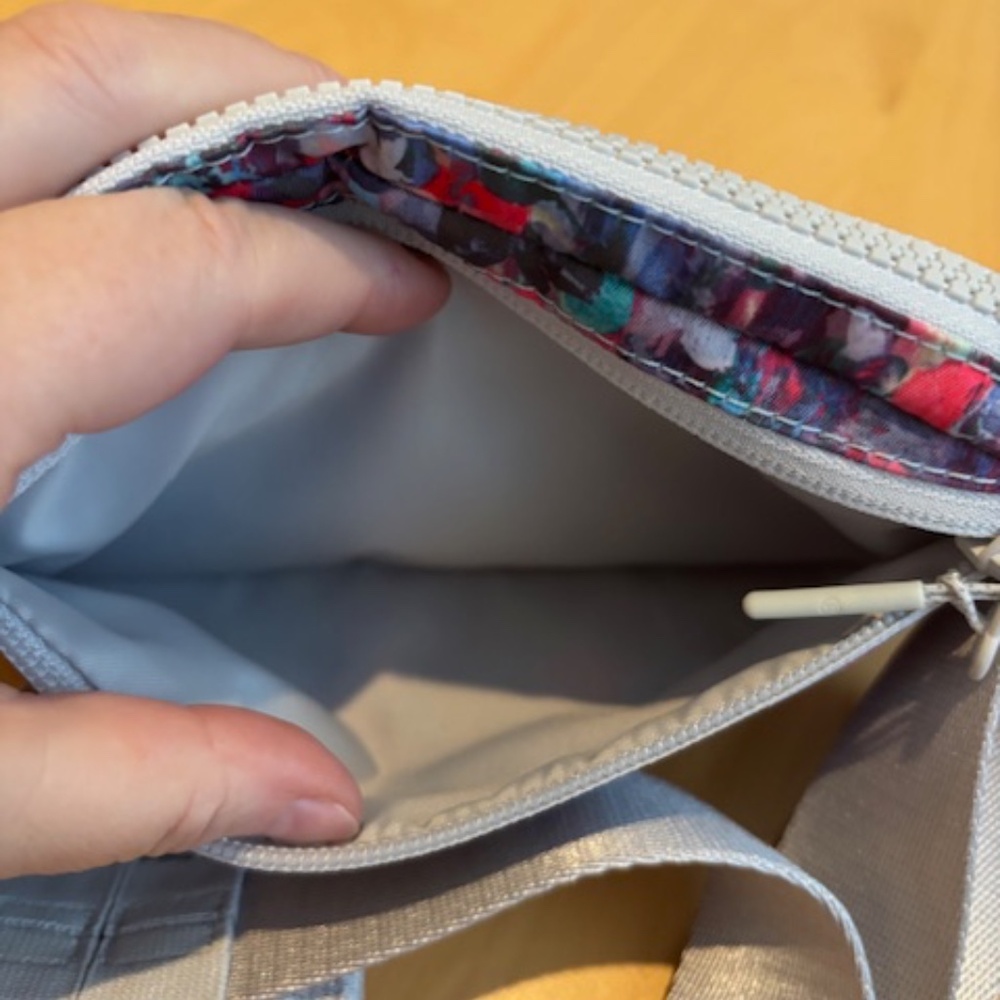 Lululemon belt bag - Picture 3 of 6